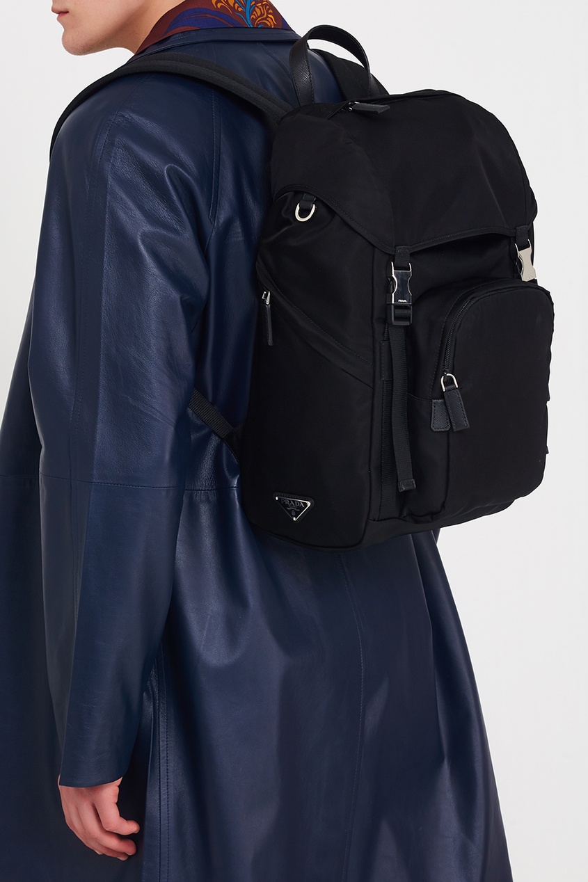 фото Черный рюкзак с пряжками prada