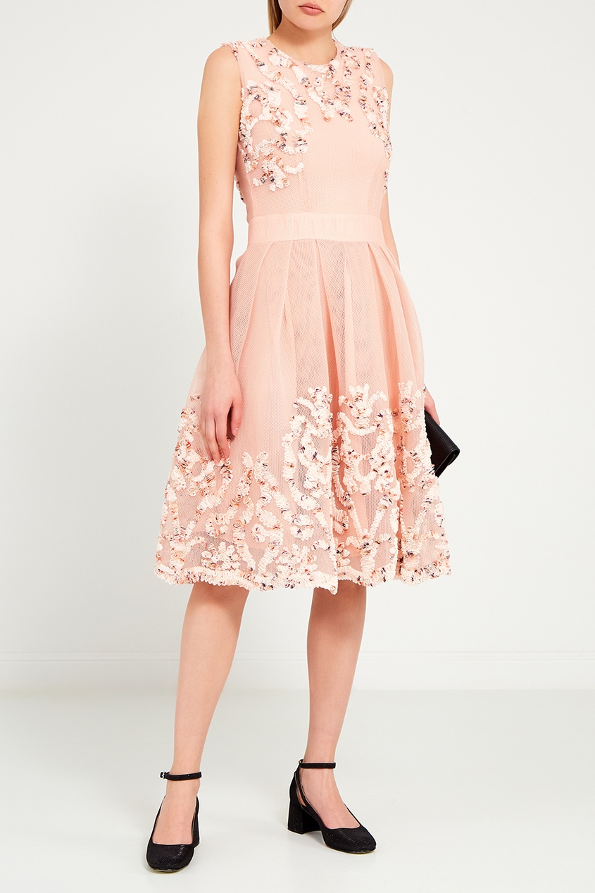 фото Розовое платье с рельефной аппликацией Maje