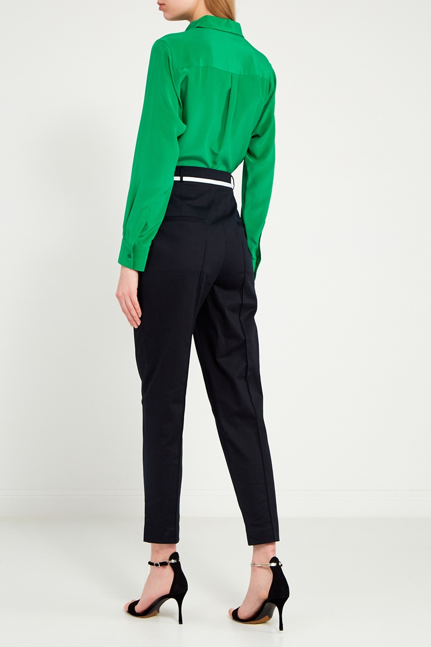 Зеленая шелковая блузка