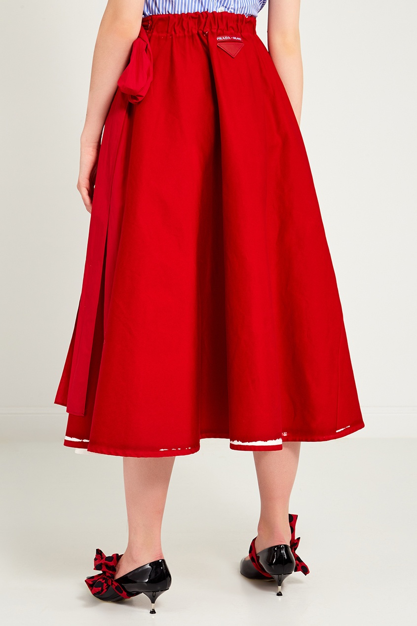 фото Красная юбка с крупными складками prada