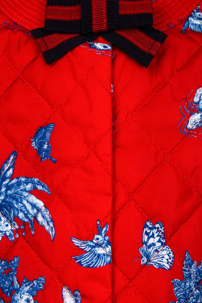 фото Красная стеганая куртка с принтом gucci