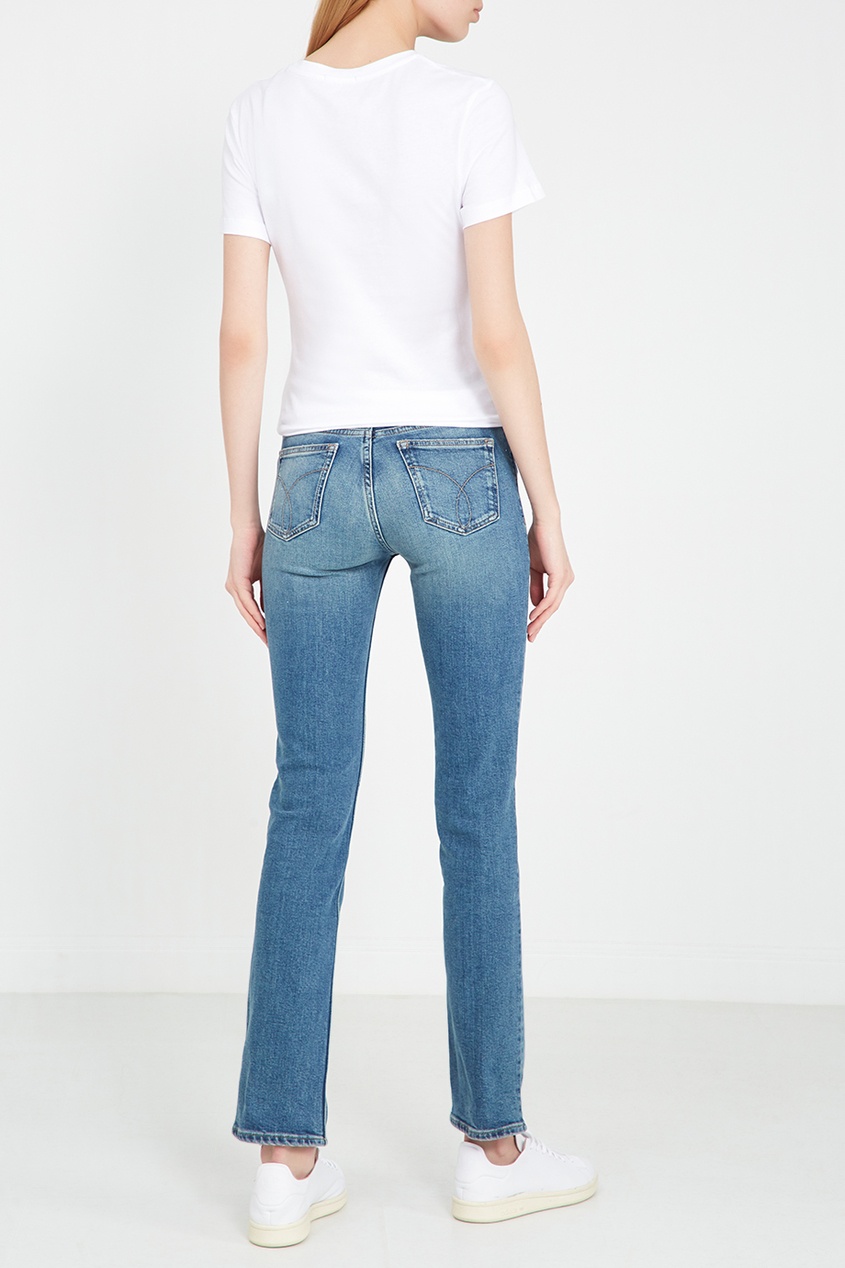 фото Синие прямые джинсы с потертостями calvin klein