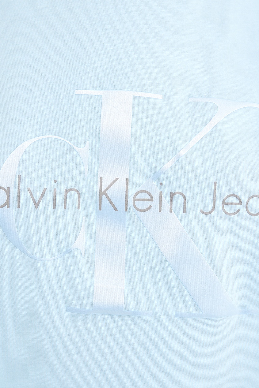 фото Голубая футболка с логотипом calvin klein