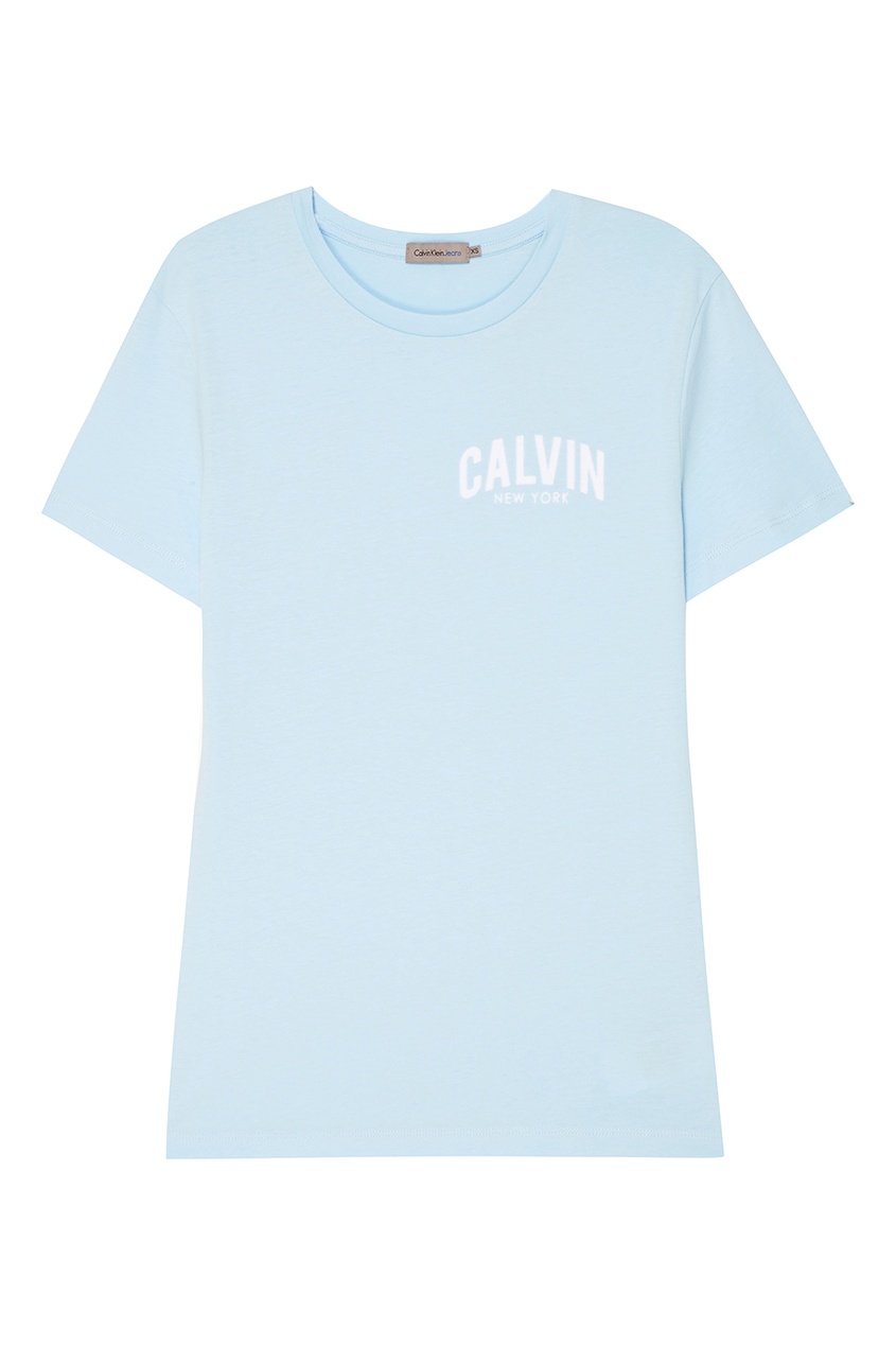 фото Голубая футболка с надписью calvin klein