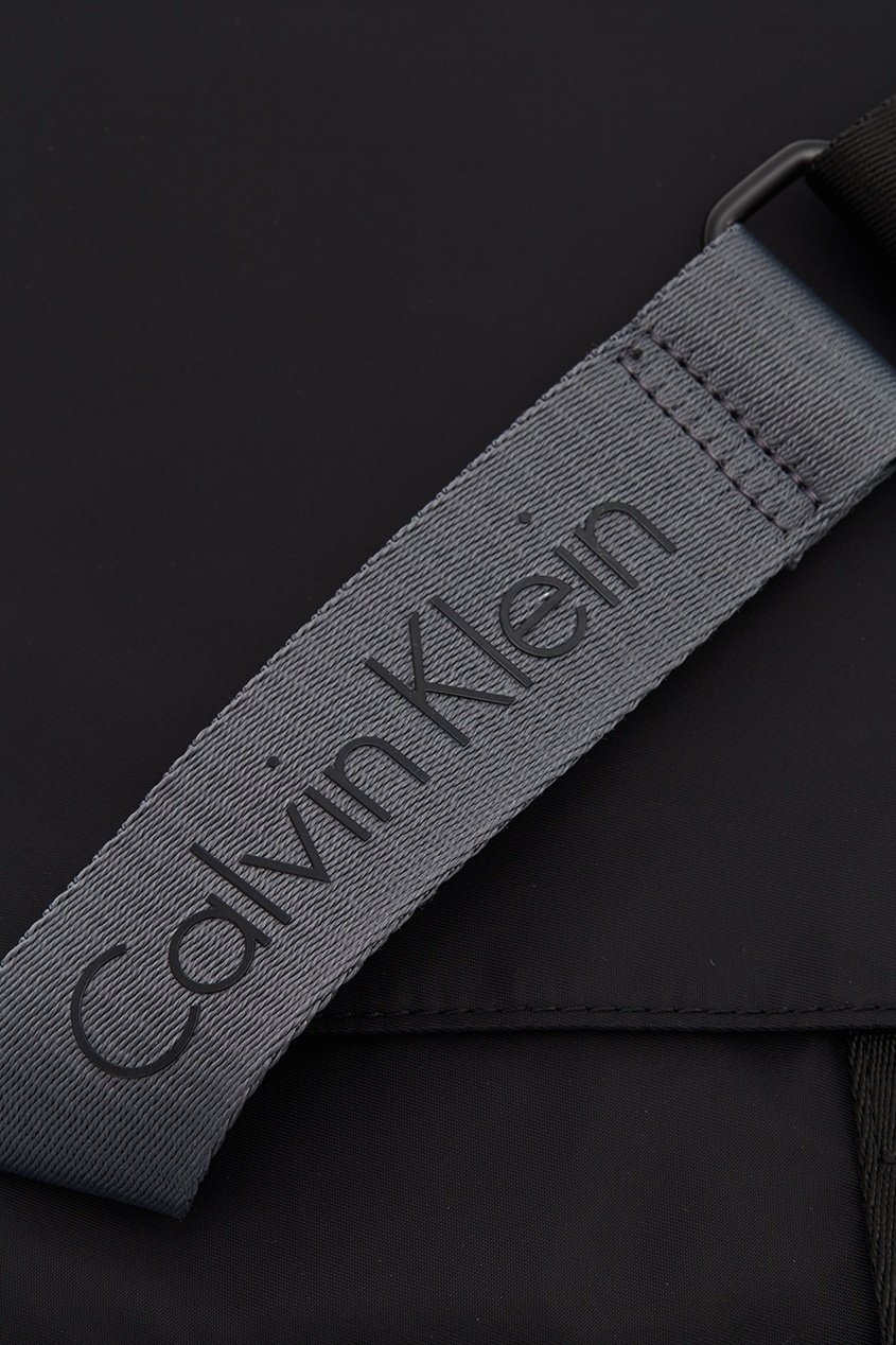 фото Черная сумка с логотипом calvin klein