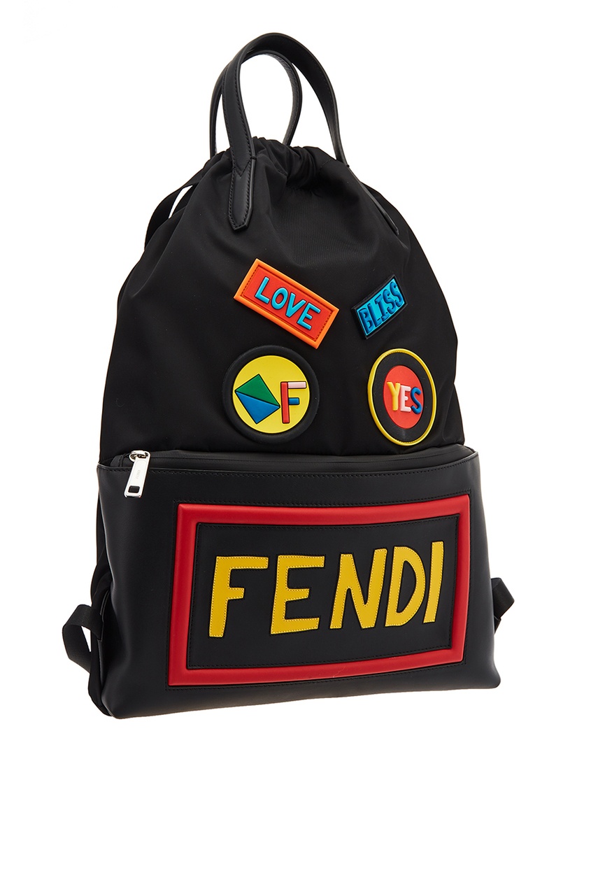 фото Черный рюкзак с нашивками fendi