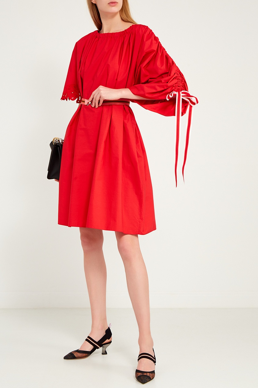 фото Красное платье с поясом fendi