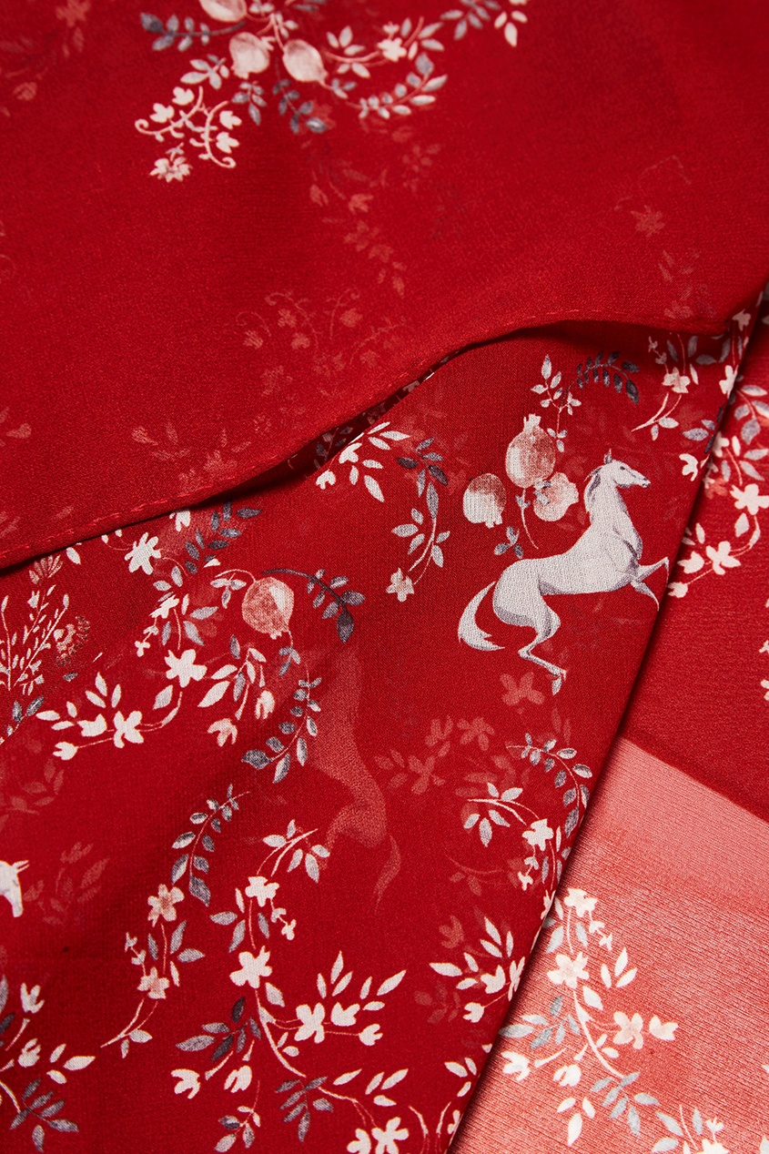 фото Красный платок из шелка с цветами ulyana sergeenko