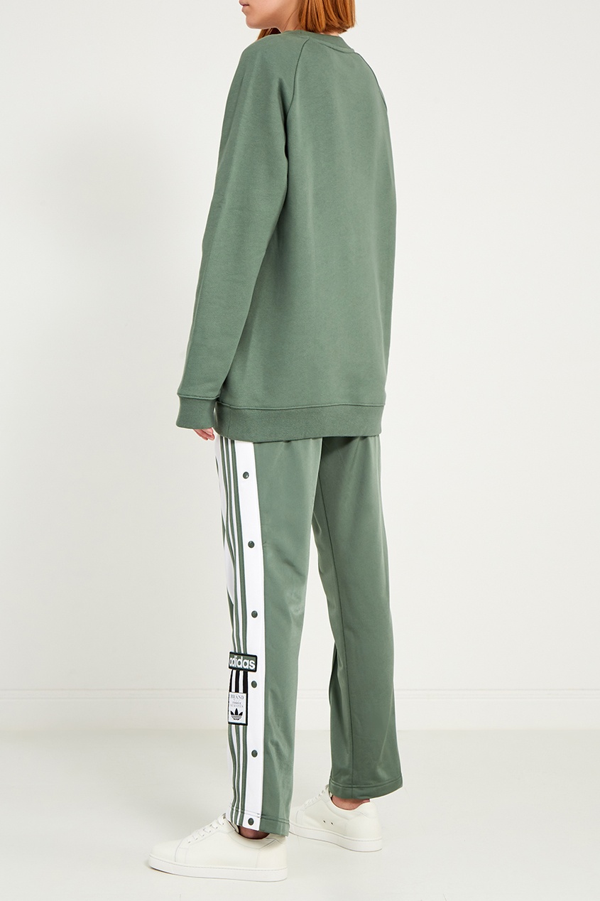 фото Зеленые брюки с лампасами и стрелками adidas