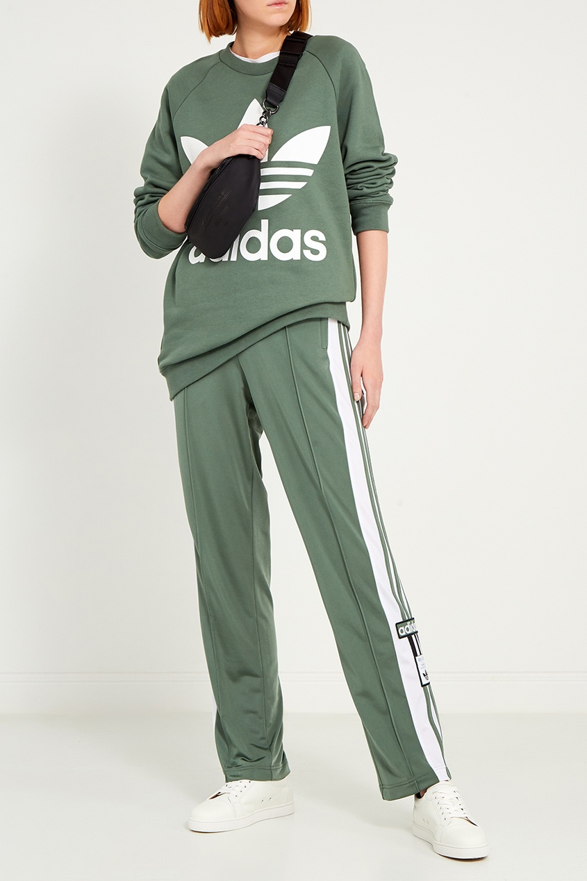 фото Зеленые брюки с лампасами и стрелками adidas