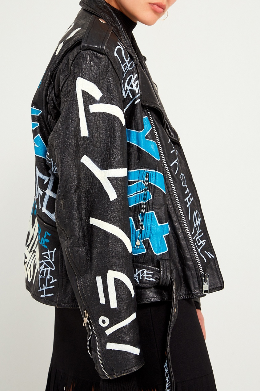 фото Черная кожаная куртка с иероглифами Inhype
