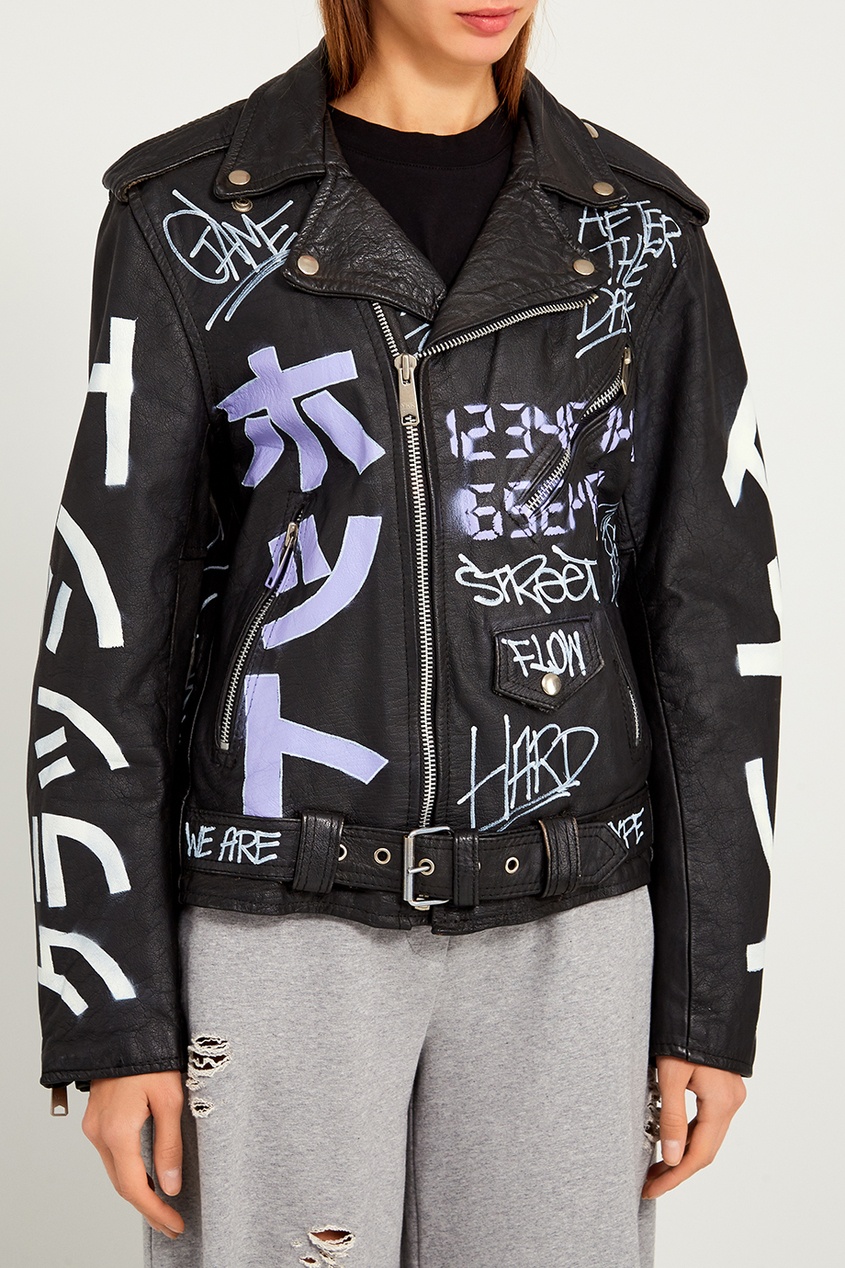 фото Кожаная куртка с иероглифами Inhype