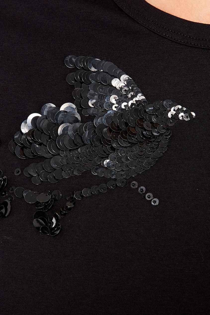 фото Черная футболка с вышивкой пайетками no.21
