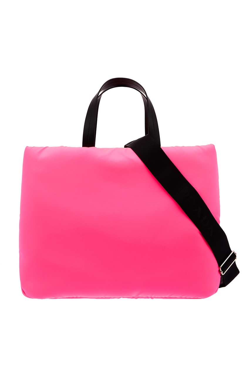 фото Розовая сумка из ткани prada