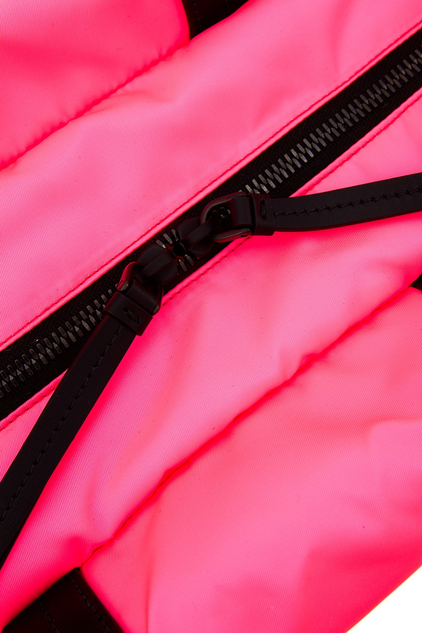 фото Розовая сумка из ткани prada