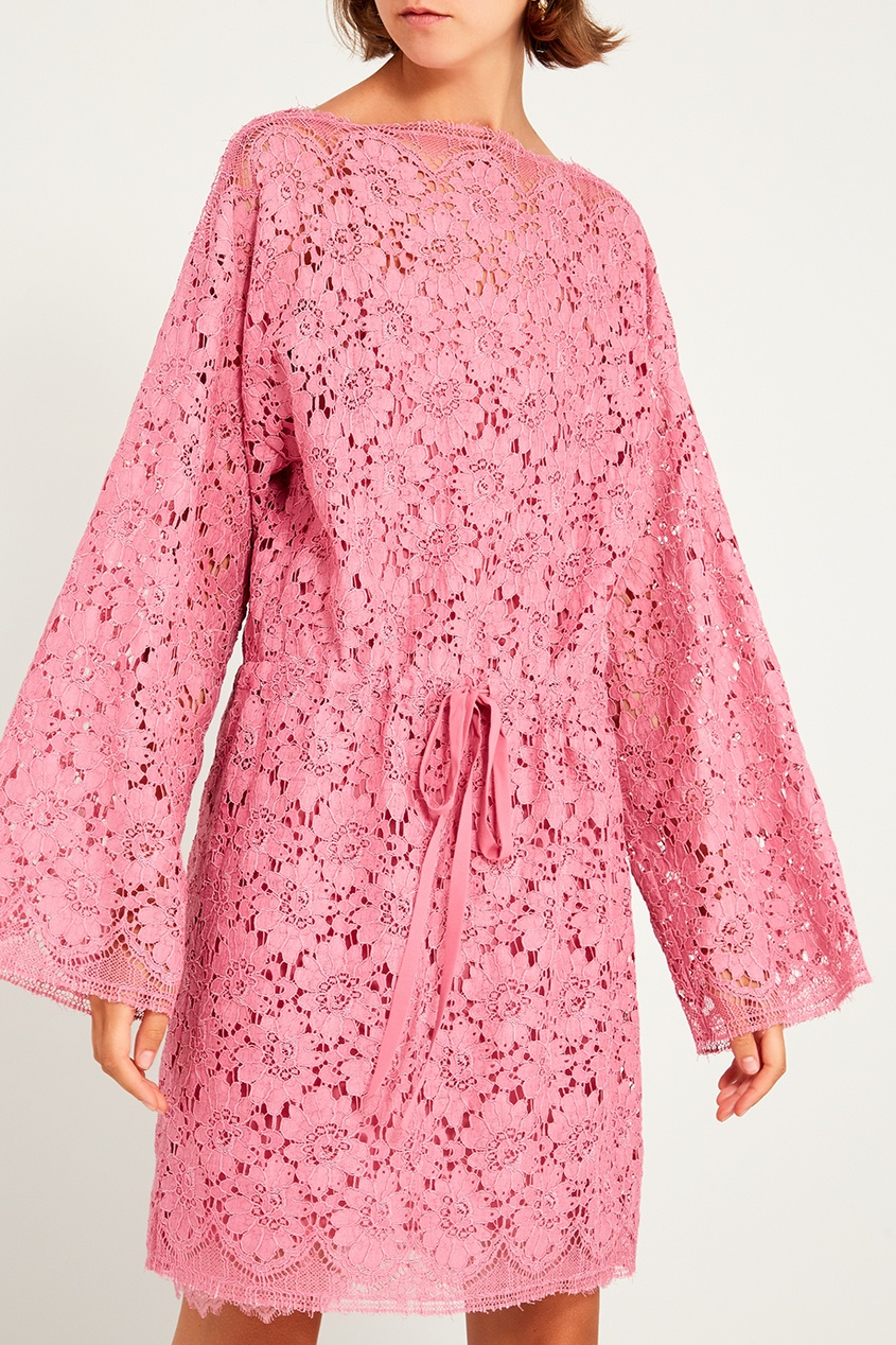 фото Розовое кружевное платье gucci