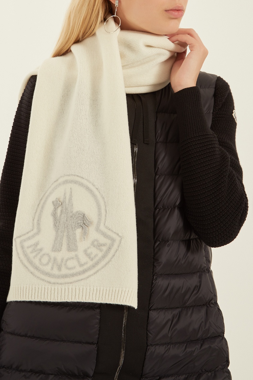 фото Белый шарф с логотипом moncler
