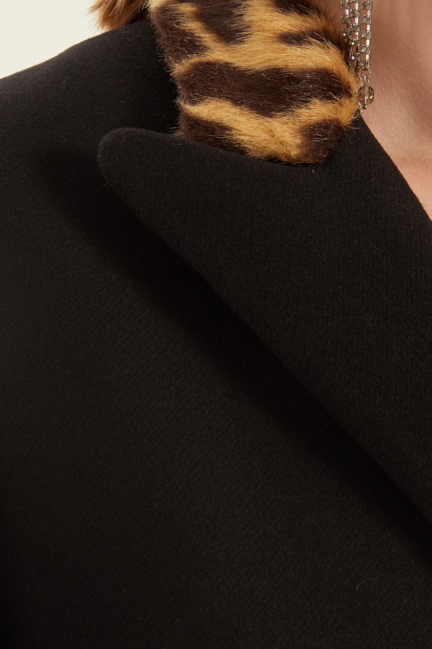 фото Черное пальто с декоративным воротником miu miu