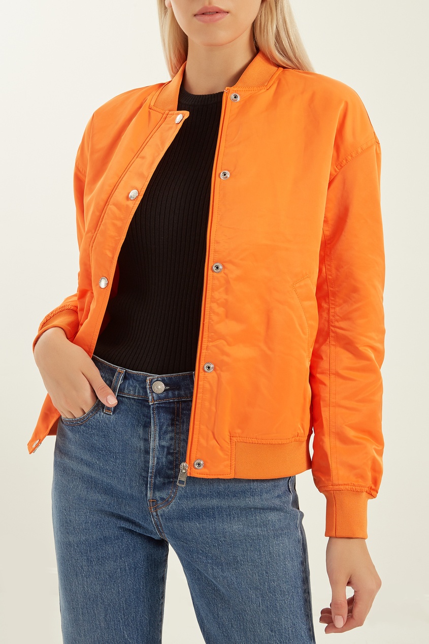 фото Оранжевая куртка calvin klein