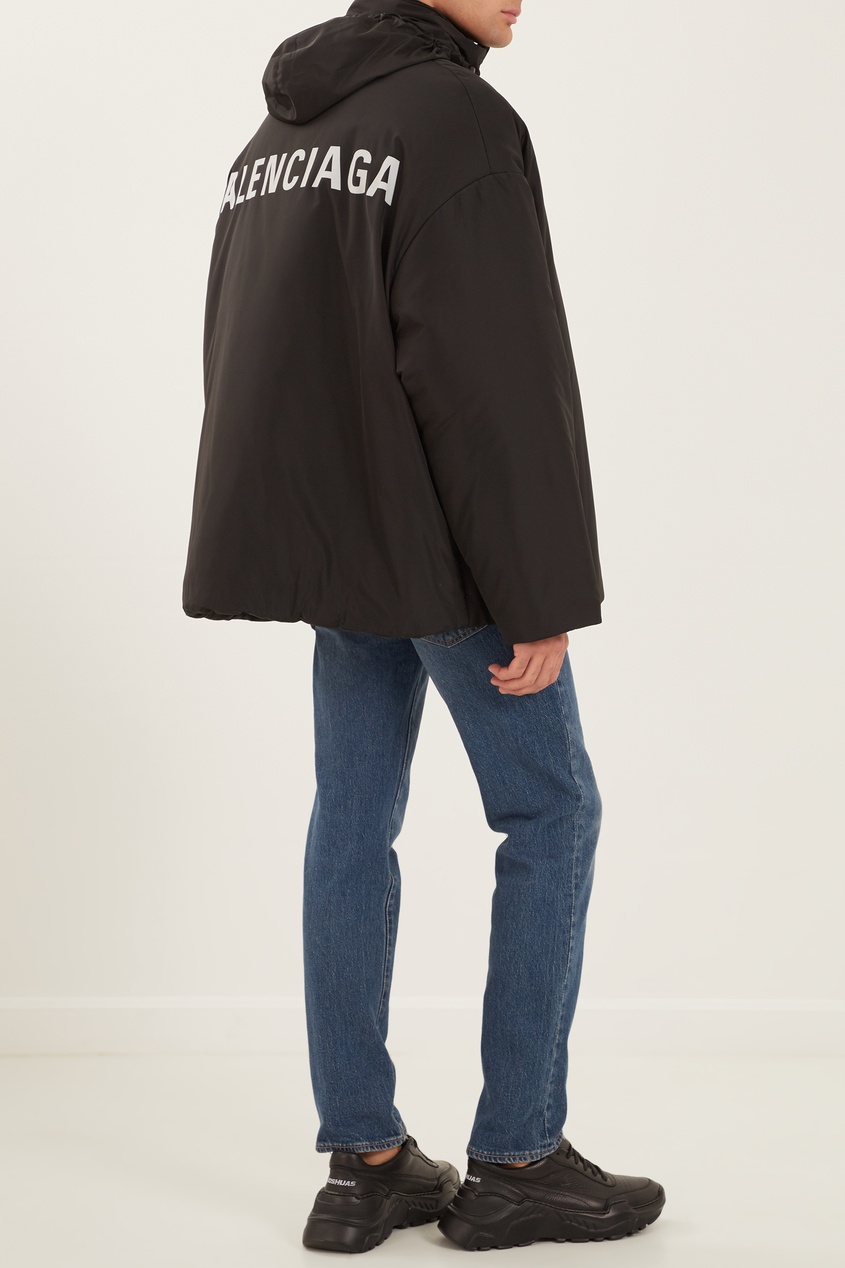 фото Черное пальто с капюшоном balenciaga