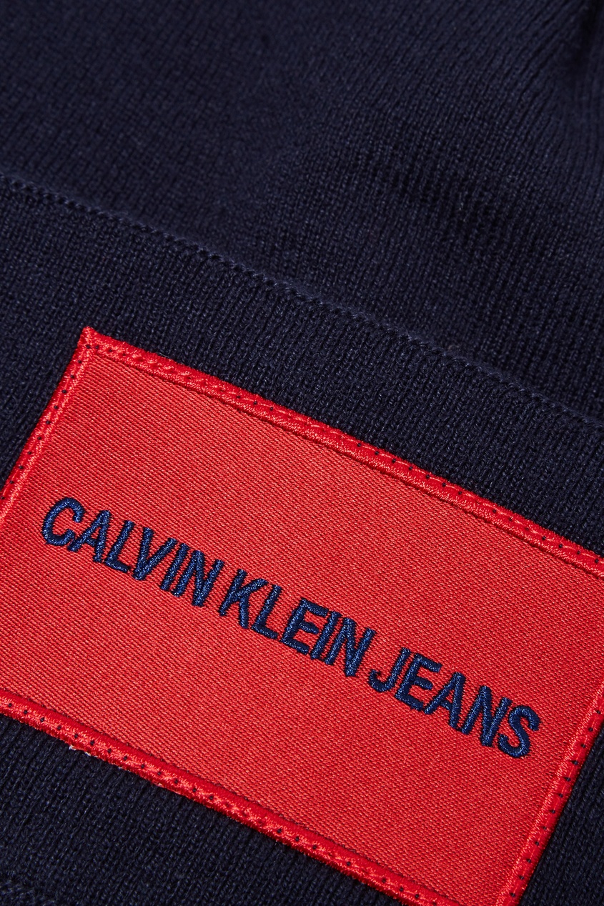 фото Синяя шапка с логотипом calvin klein