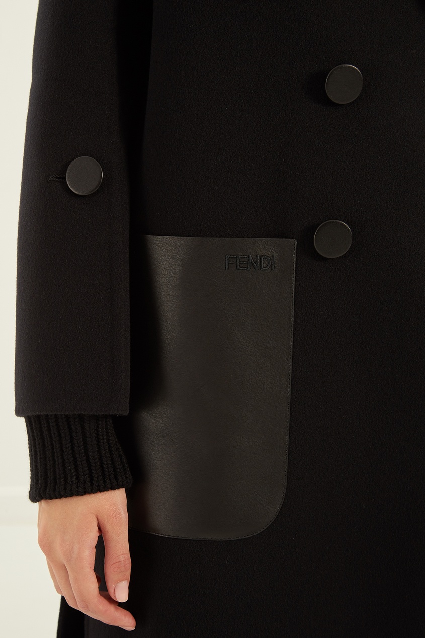 фото Черное двубортное пальто fendi