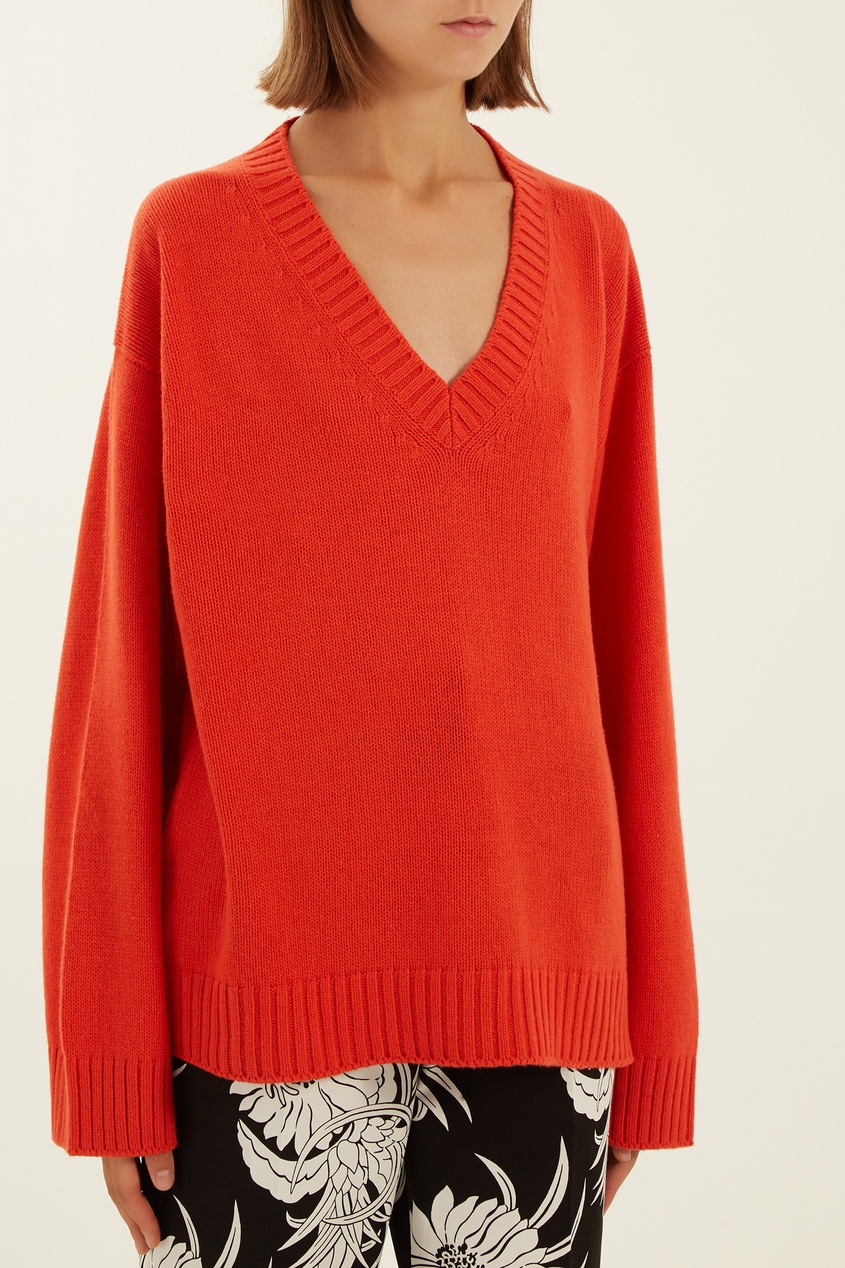 фото Красный пуловер Prada