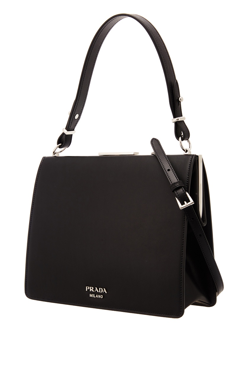 фото Черная сумка с крупным логотипом prada