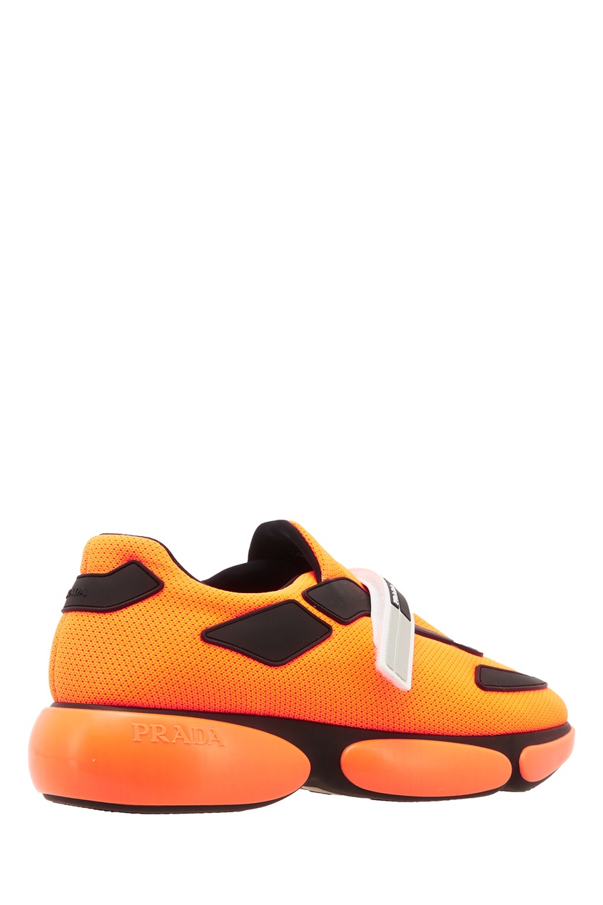 фото Оранжевые кроссовки с отделкой prada