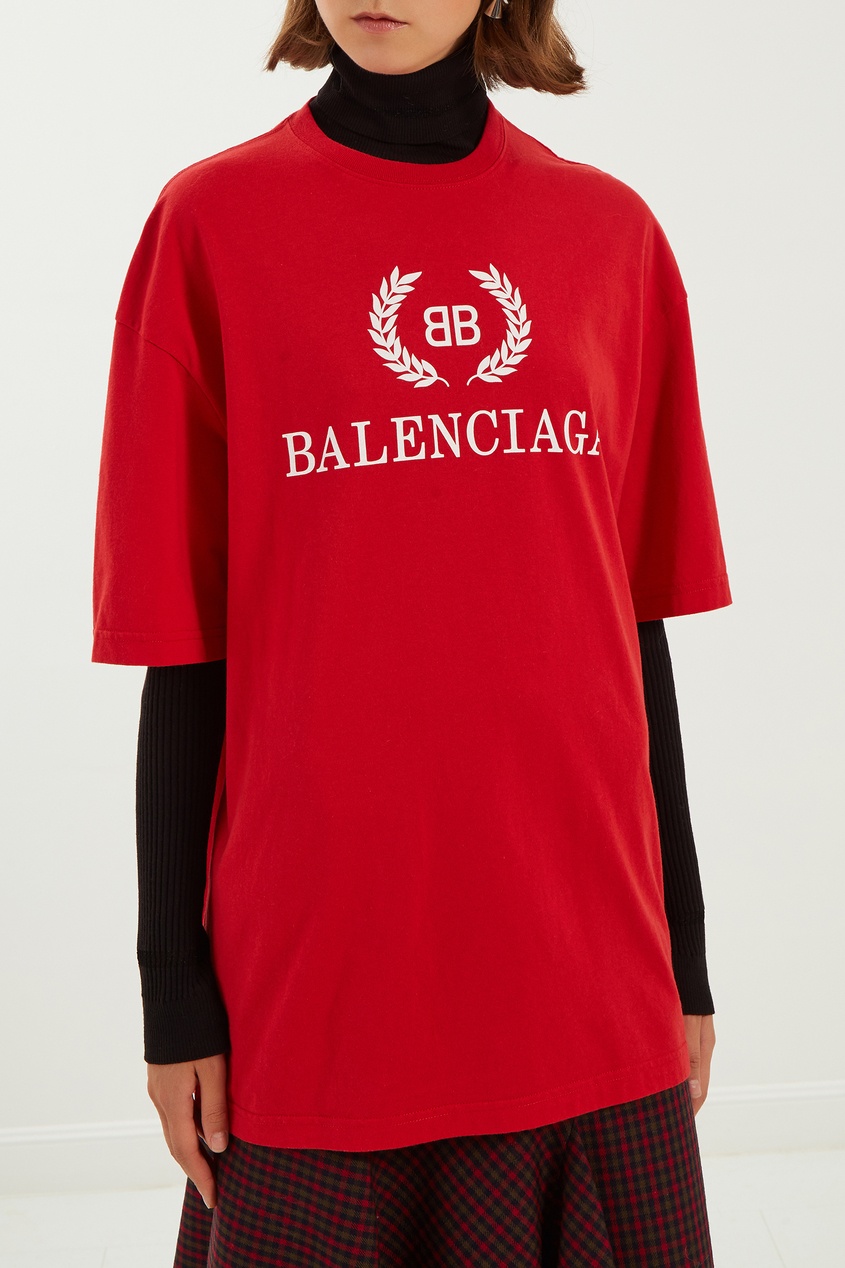 фото Красная футболка с логотипом Balenciaga