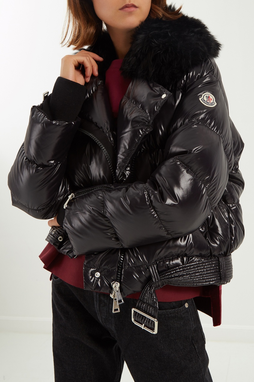 фото Черная куртка с мехом moncler