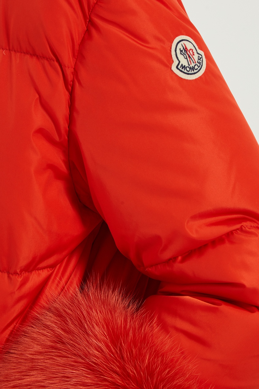 фото Оранжевая куртка с меховой отделкой moncler