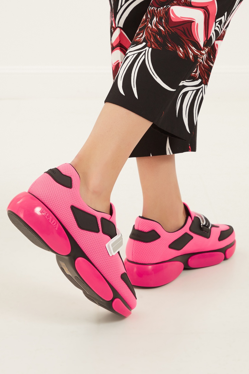 фото Розовые кроссовки с отделкой prada