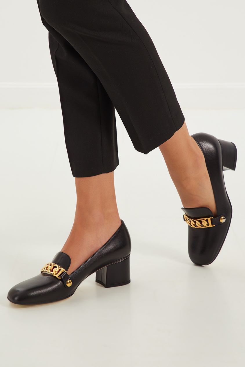 фото Черные туфли sylvie с золотистой отделкой gucci
