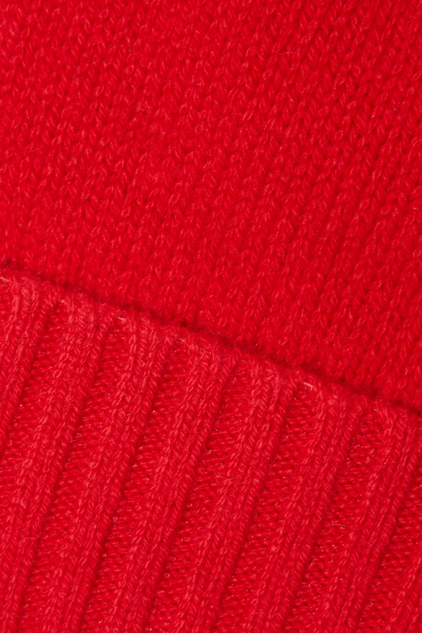 фото Красная шапка с отворотом allude