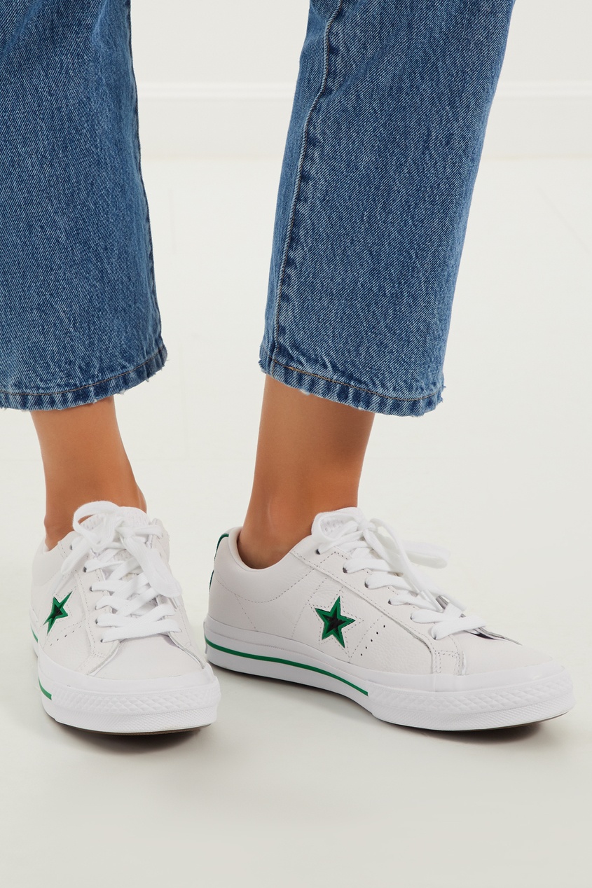 фото Белые кожаные кеды converse