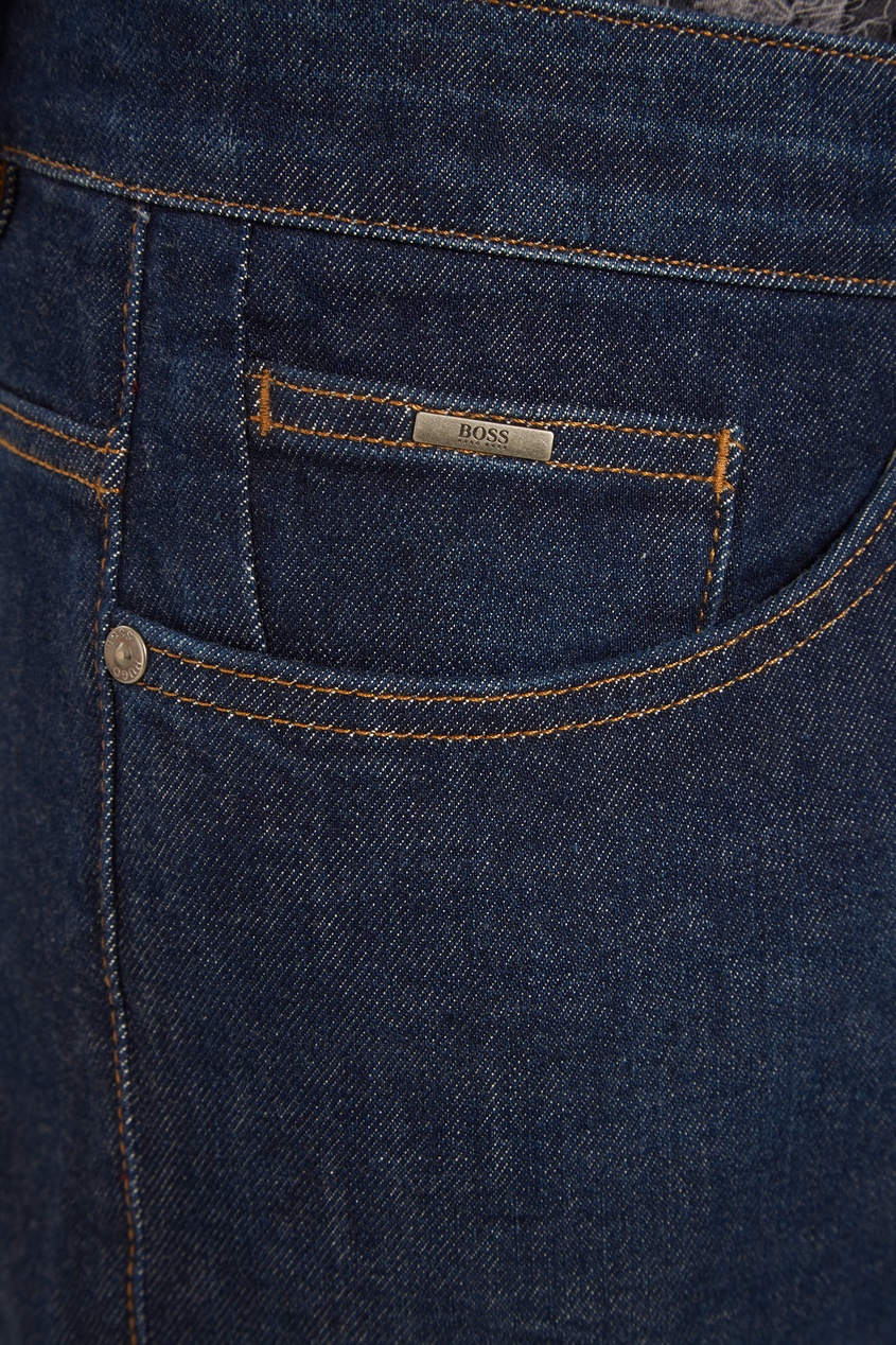 фото Синие джинсы с карманами boss