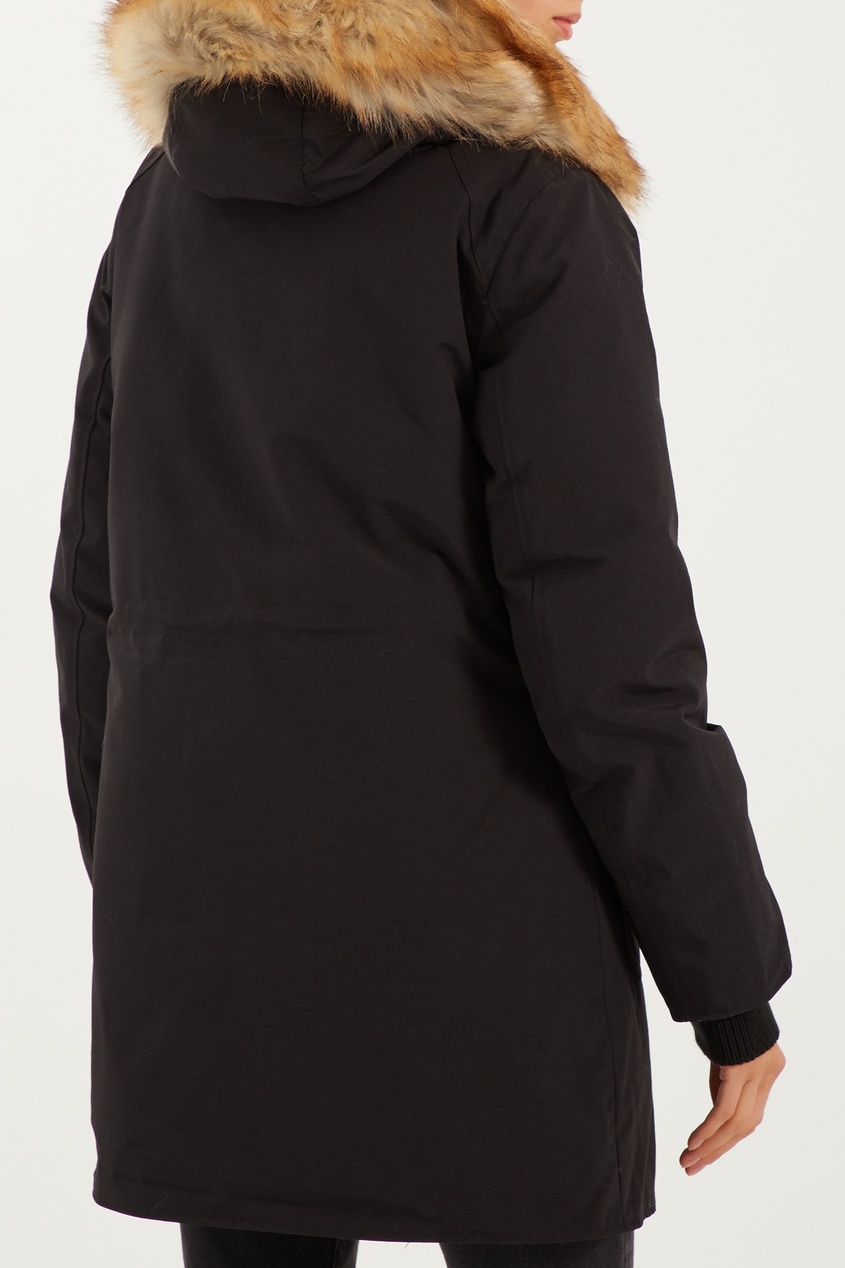 фото Черная куртка с меховой отделкой calvin klein