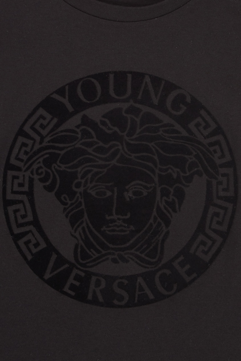 фото Черная футболка с логотипом young versace