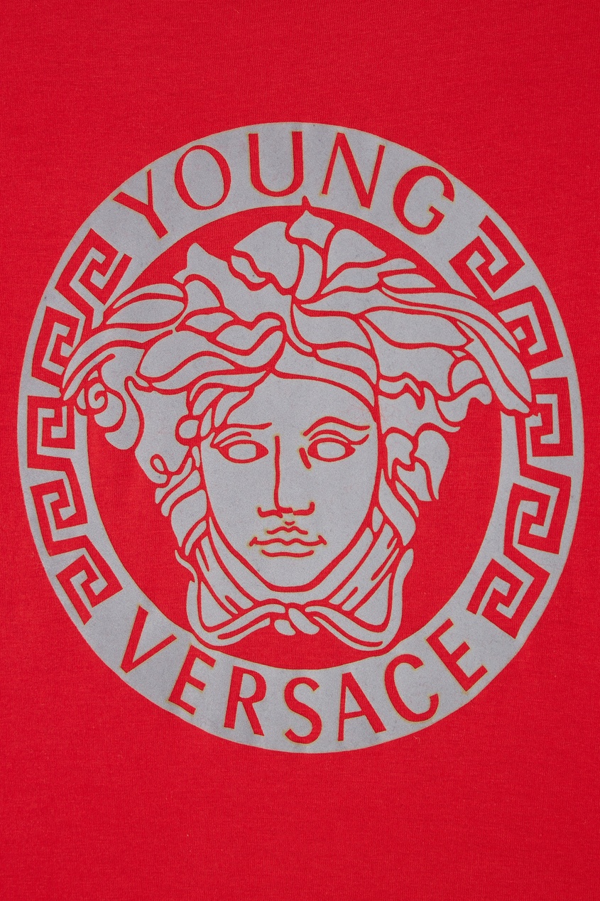фото Красная футболка с принтом young versace