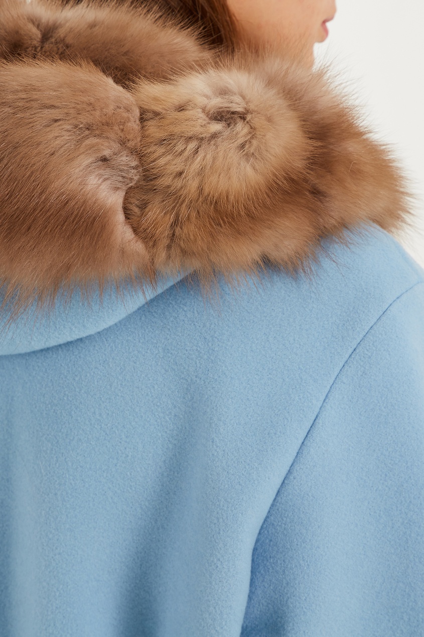 фото Прямое голубое пальто с меховой отделкой dreamfur