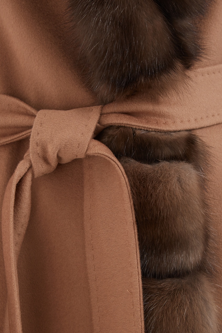фото Бежевое шерстяное пальто с контрастным мехом dreamfur