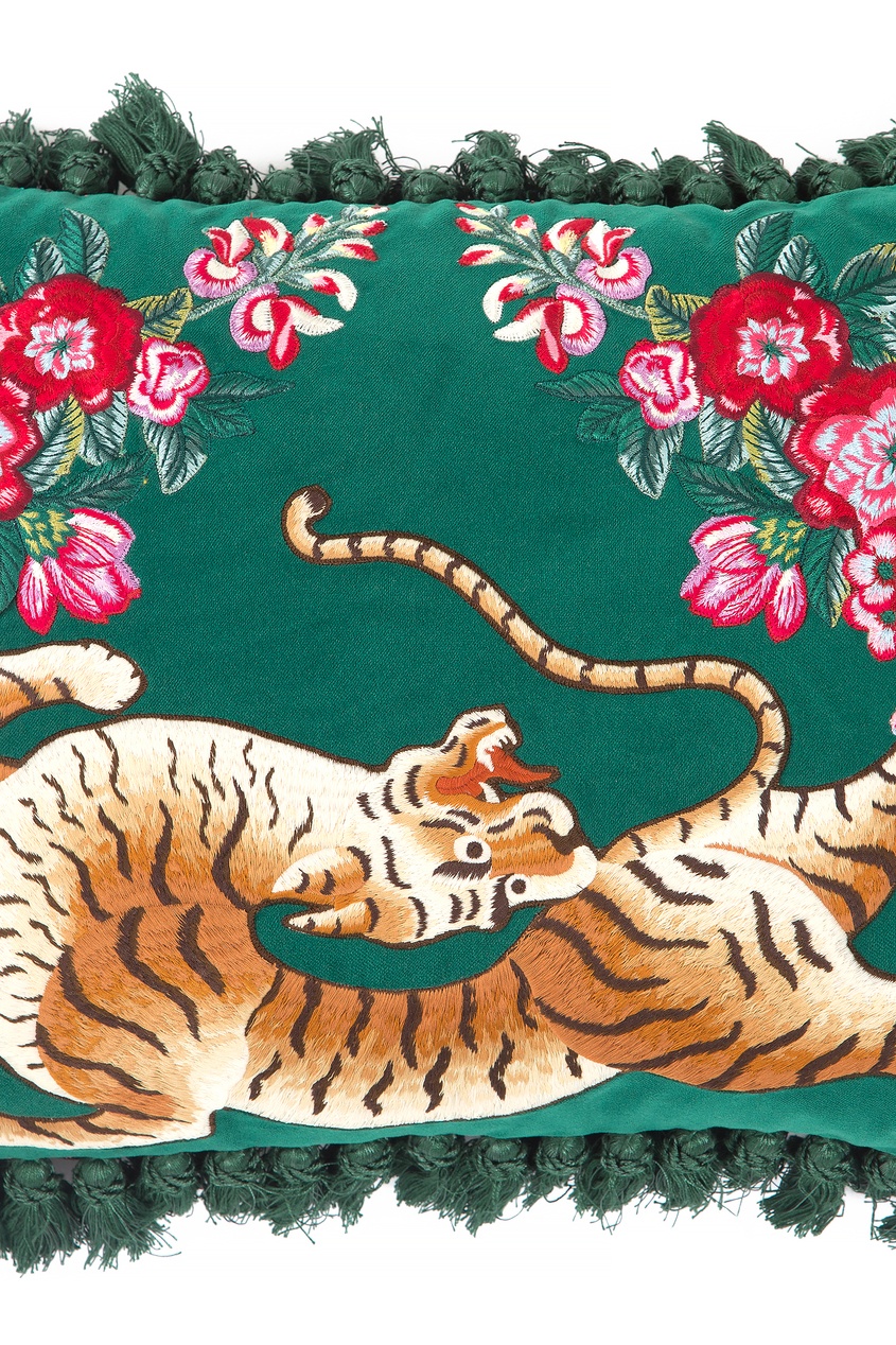 фото Диванная подушка с вышитым тигром gucci