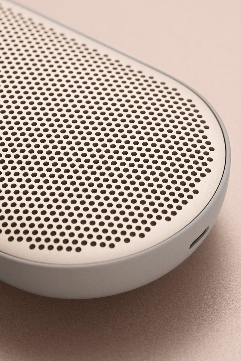 фото Беспроводная bluetooth-колонка beoplay p2 bang & olufsen