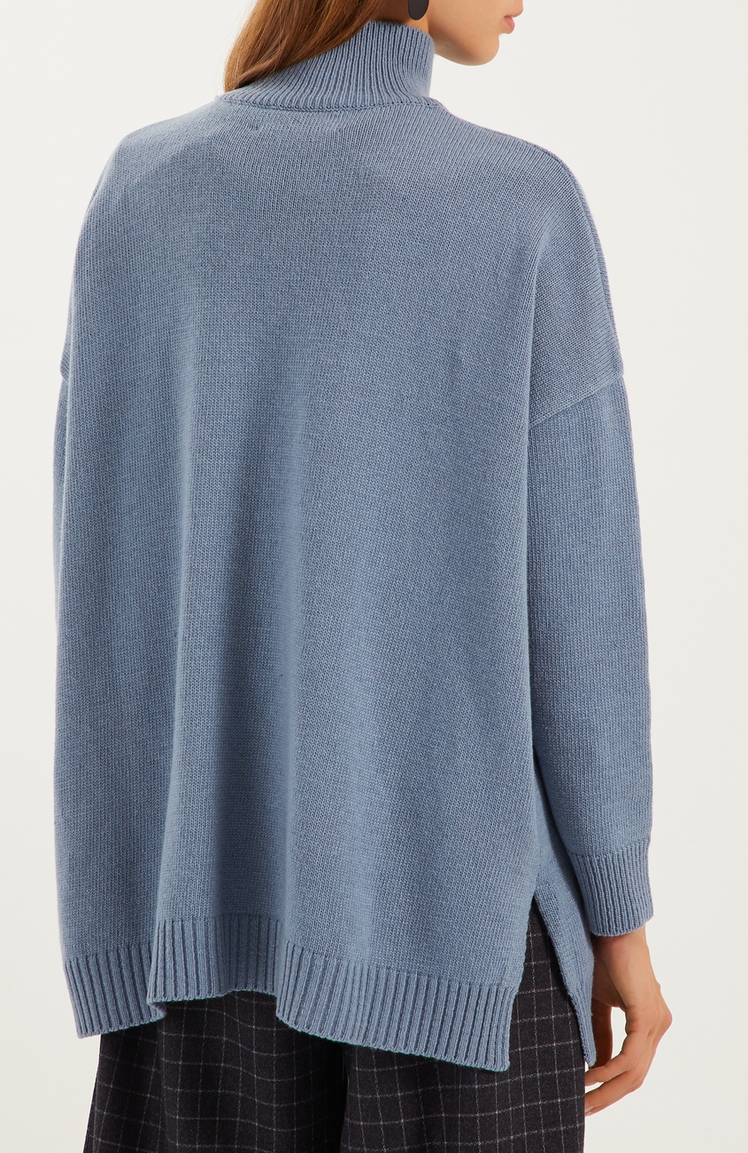 фото Голубой свитер с дизайном оверсайз d.o.t.127