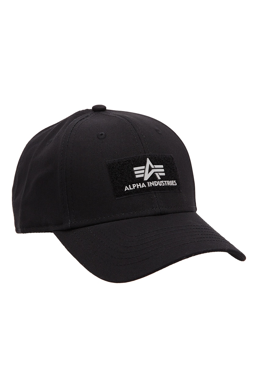 фото Черная кепка с логотипом Alpha industries