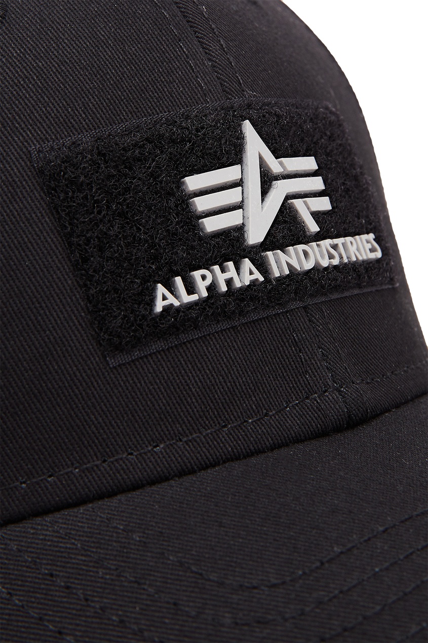 фото Черная кепка с логотипом Alpha industries