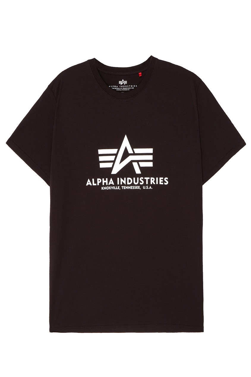 фото Черная футболка с логотипом alpha industries