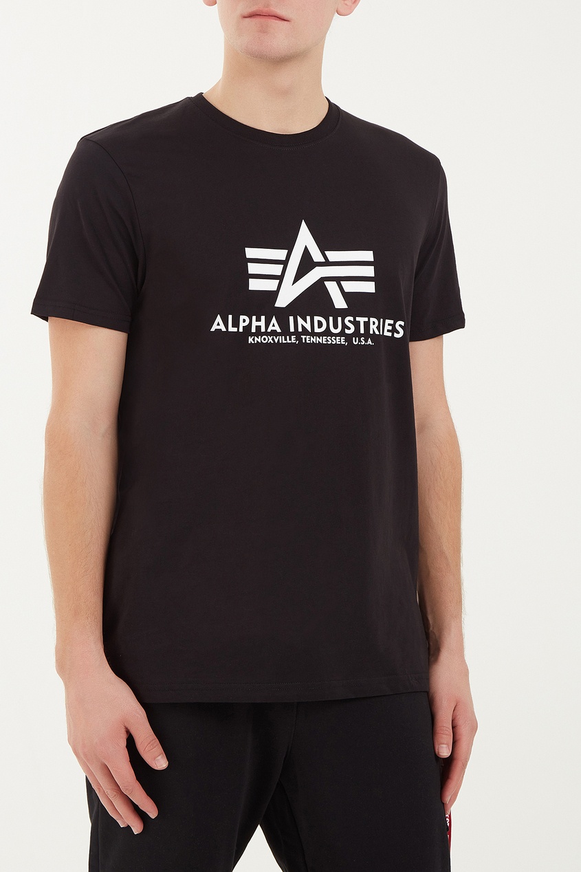 фото Черная футболка с логотипом alpha industries