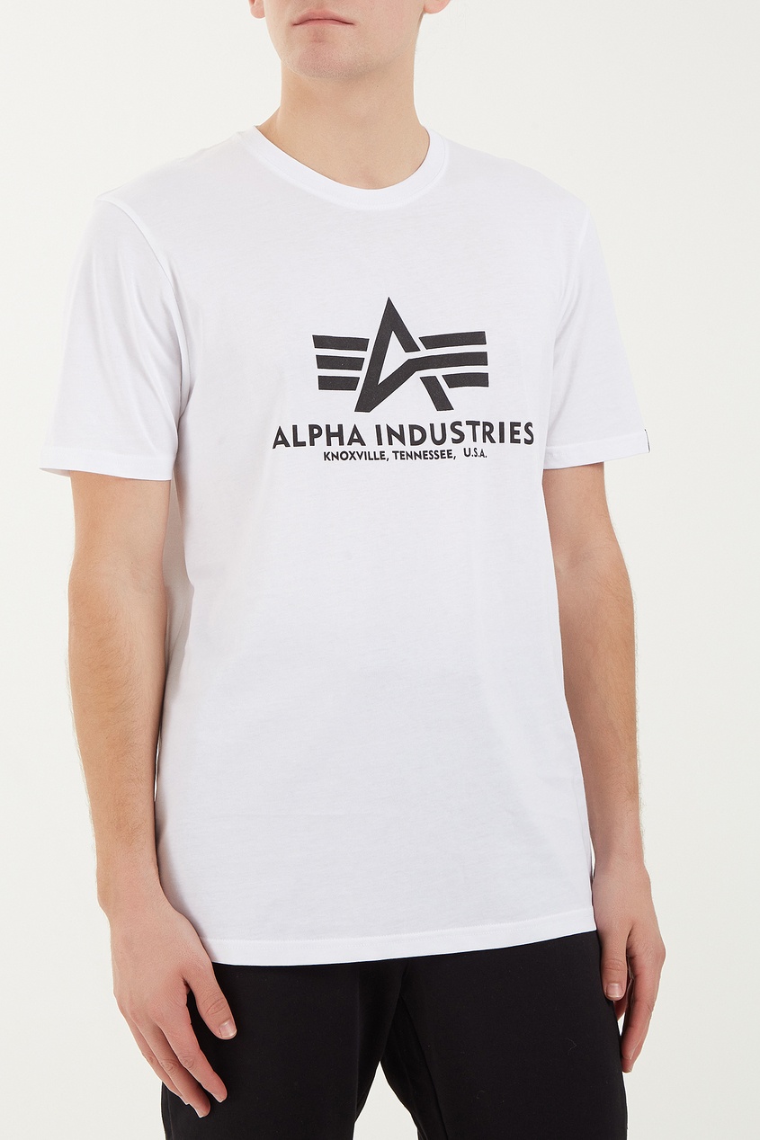 фото Белая футболка с логотипом Alpha industries